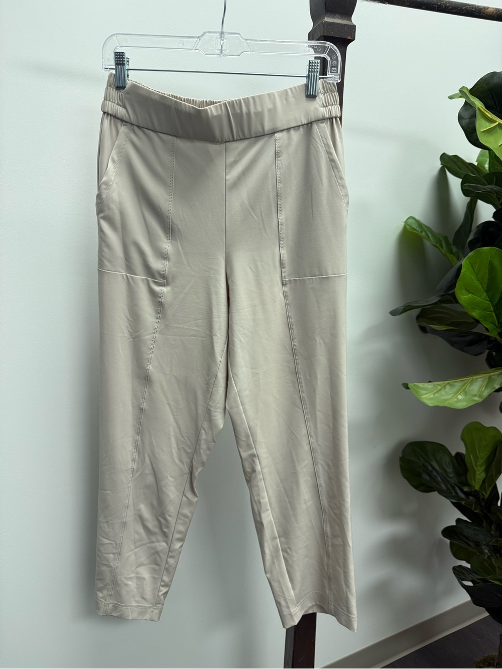 Lou & Grey Light Beige Elastic-Waist Cropped Tapered Pants